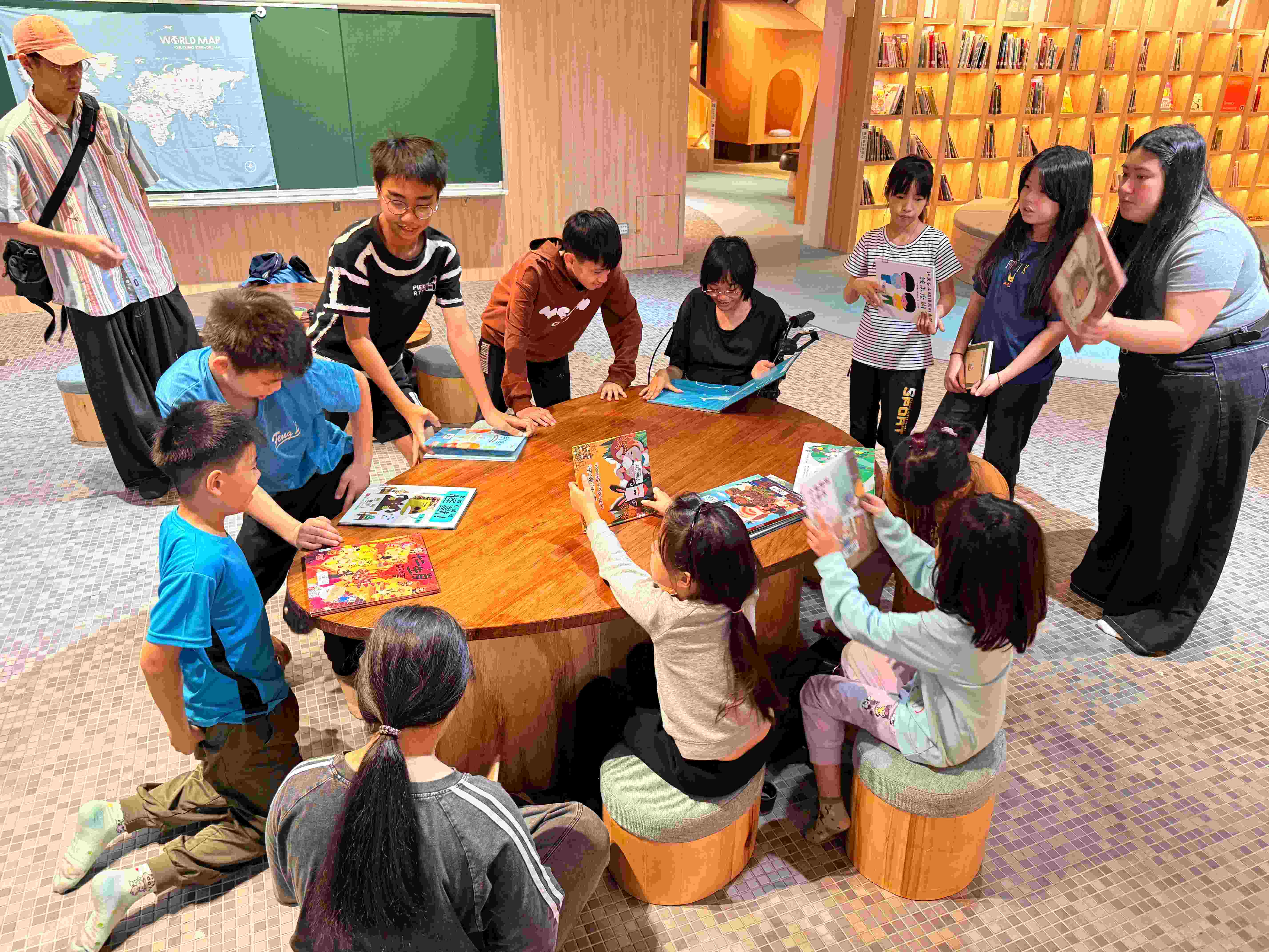 回顧專欄｜在繪本故事屋冒險，遇見閱讀的可能性(標題圖檔)